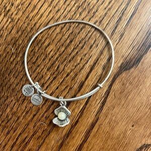 Alex and Annie flower bracelet